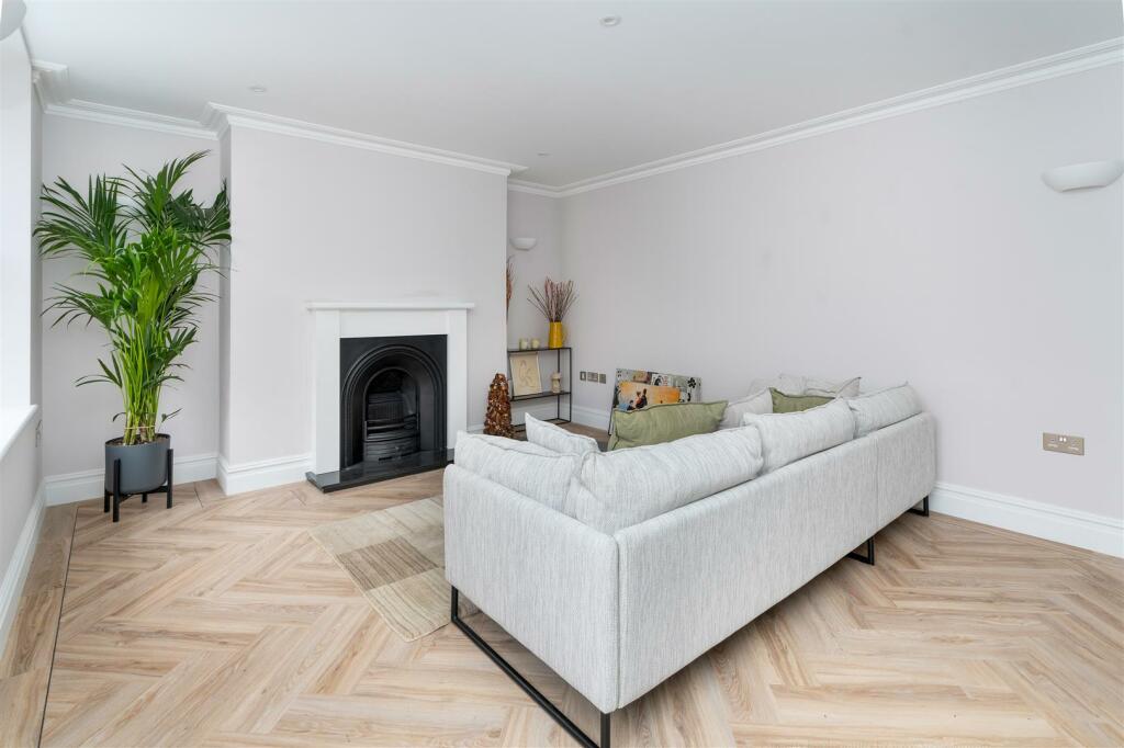 Living Room Photo 2.jpg