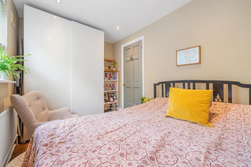 Bedroom 2 (2).JPG