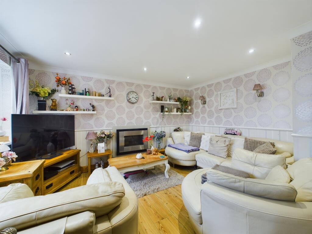 CAM02023G0-PR0121-STILL001