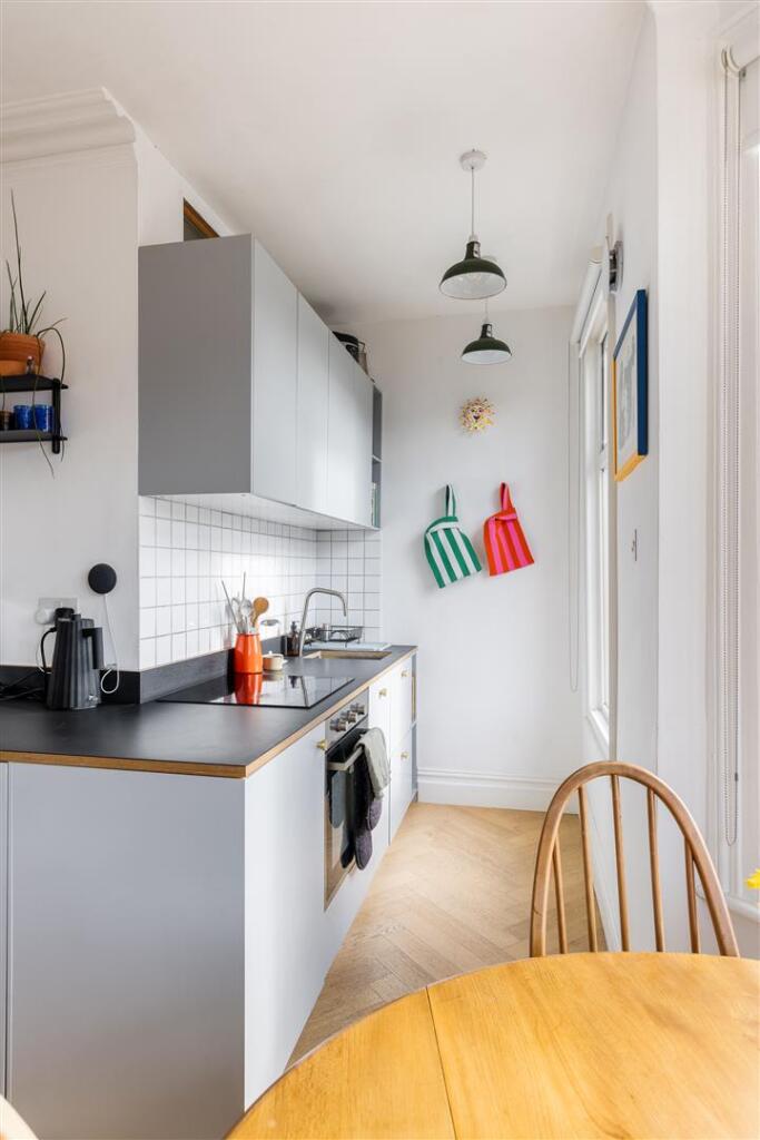 Lyndhurst Drive, E10