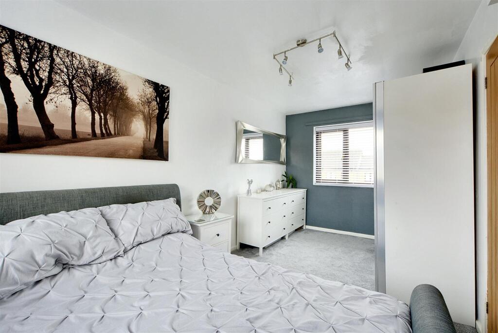 Bedroom 1_4.jpeg