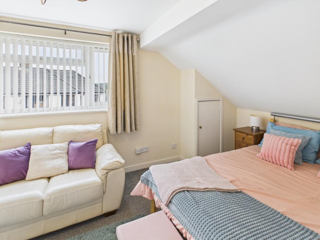 CAM04233G0-PR0019-STILL022