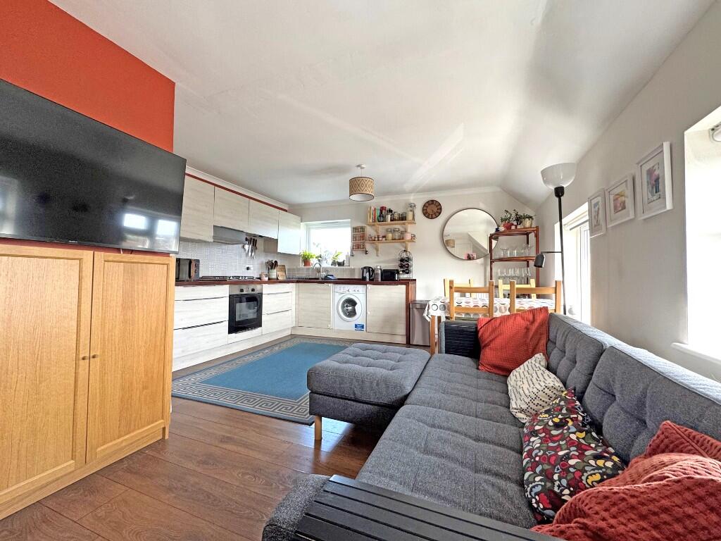 Lounge/Kitchen
