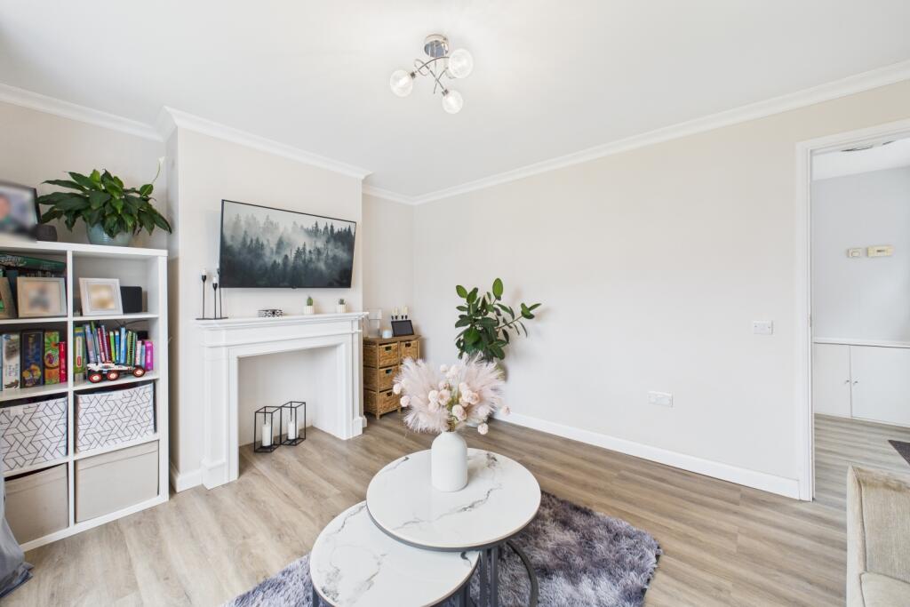 CAM03162G0-PR0351-STILL009