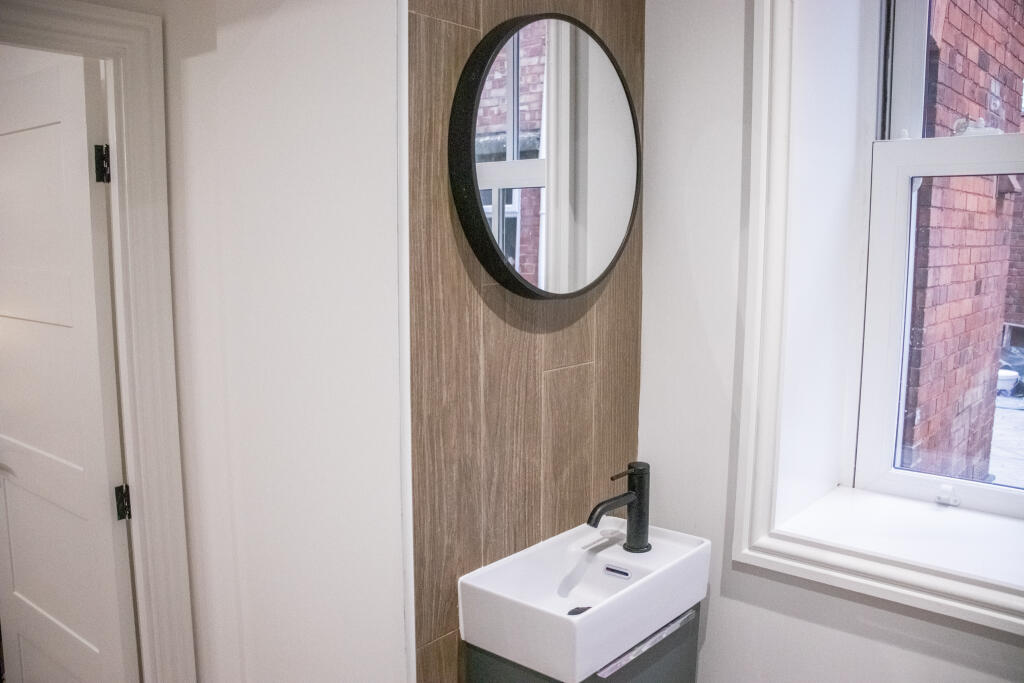 Flat 1 - Bathroom.jpg