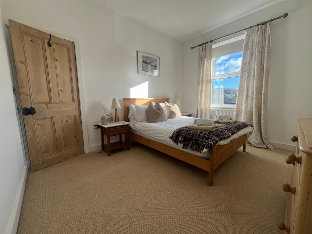 FRONT BEDROOM