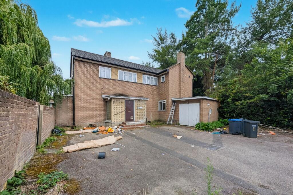 1 Farm Drive, Shirley, Croydon CR0 8HX