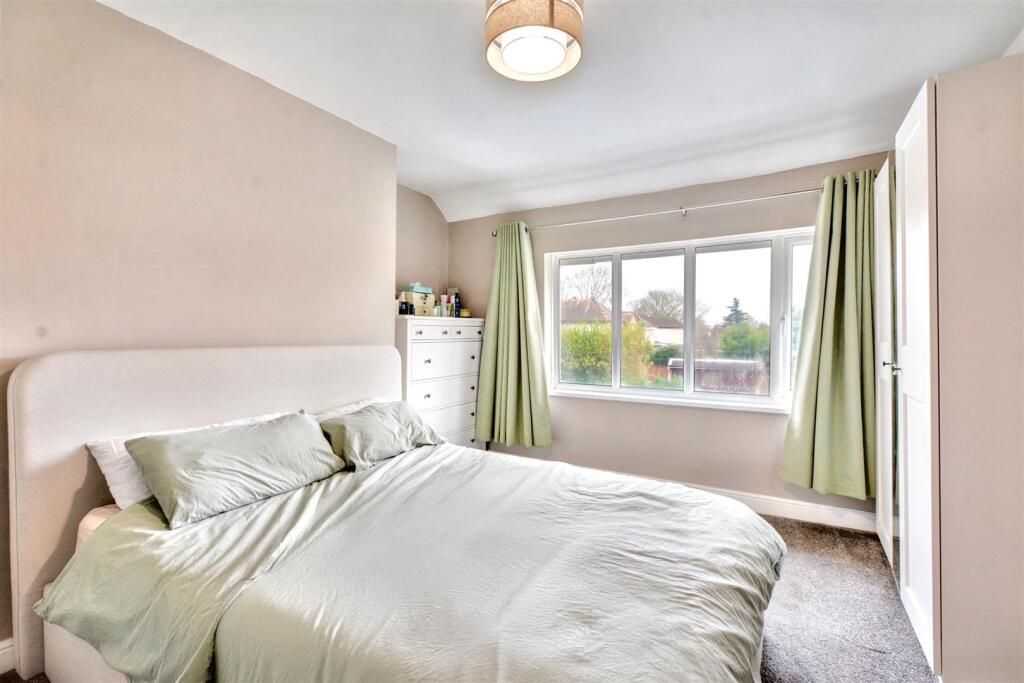 Bedroom 1_2.jpeg