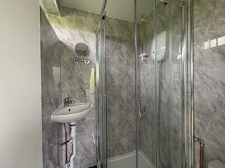 Bathroom 1.jpg