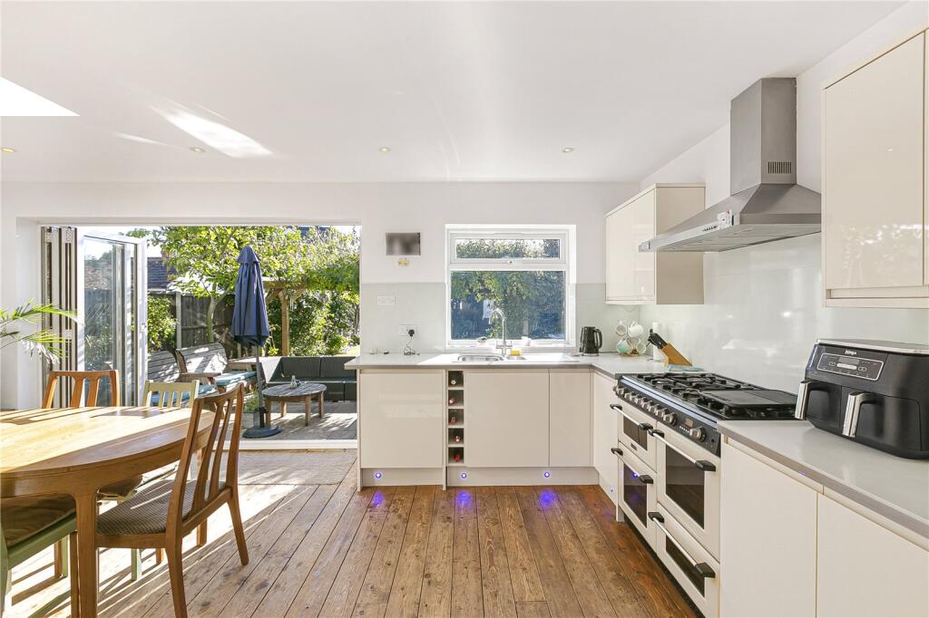 Kitchen/Dining