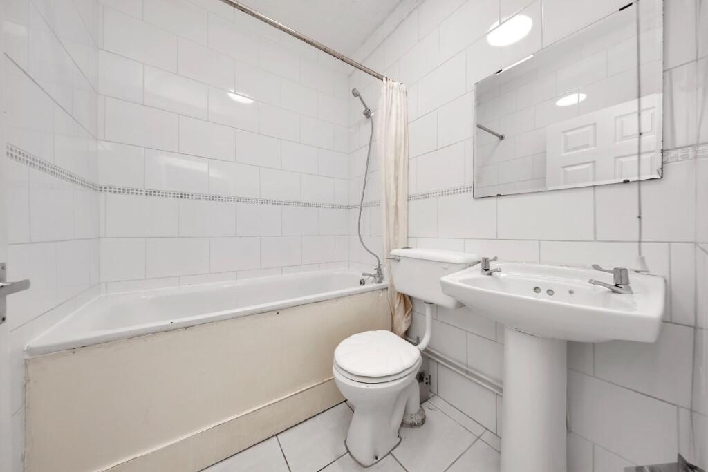 Bathroom    .jpg