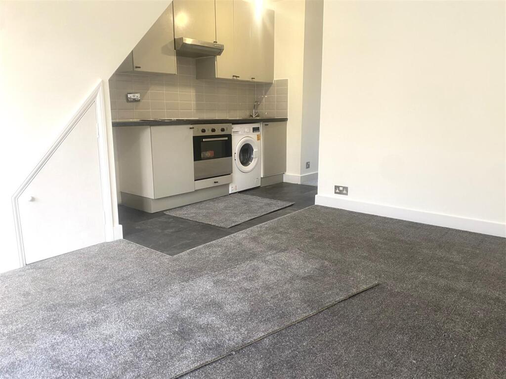 Lounge/Kitchen