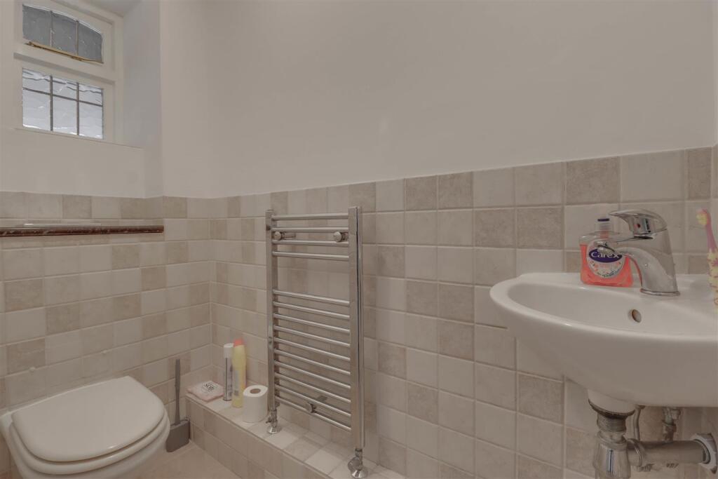 4ROCHFORD CLOSE INSIDE-22.jpg