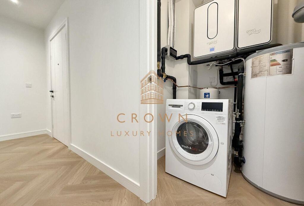 Lindley House, 306 utility cupboard.jpg