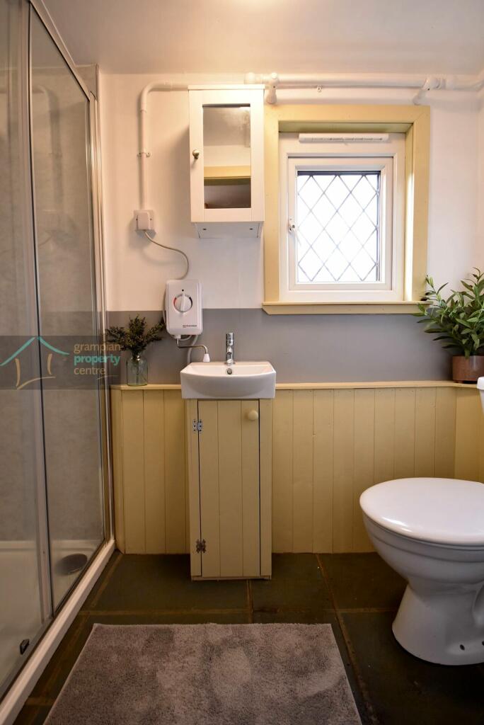 annexe shower room.JPG