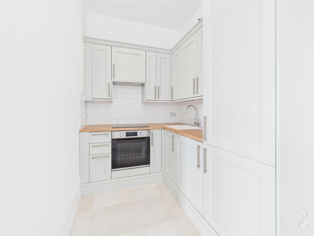 Kitchen 1.jpg