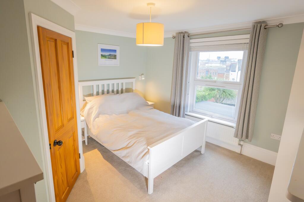 Photo 5 - Main Bedroom