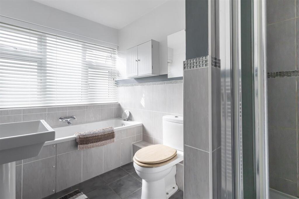 6 Highfield Green   (12).jpg