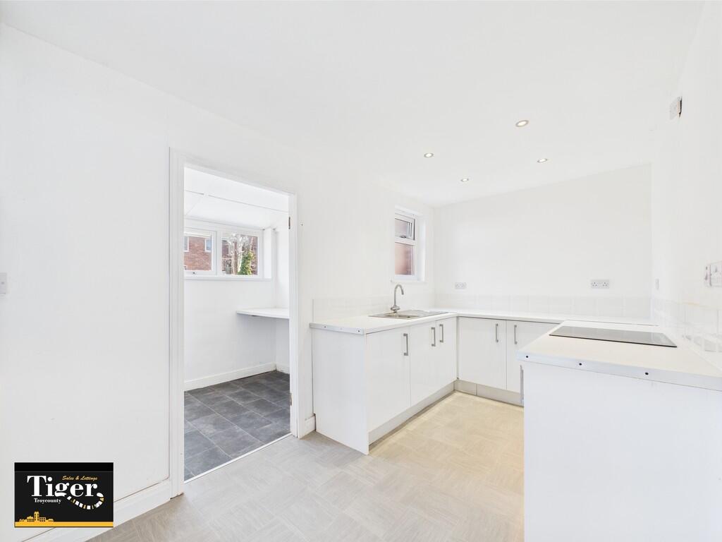 CAM02176G0-PR0576...