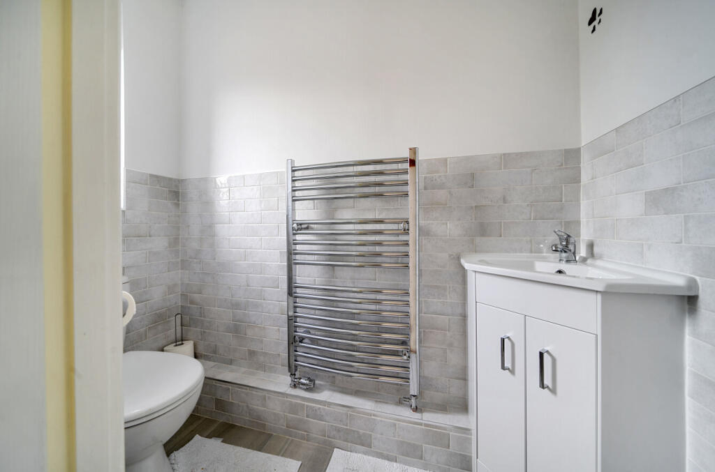 1383211-11-691c57...