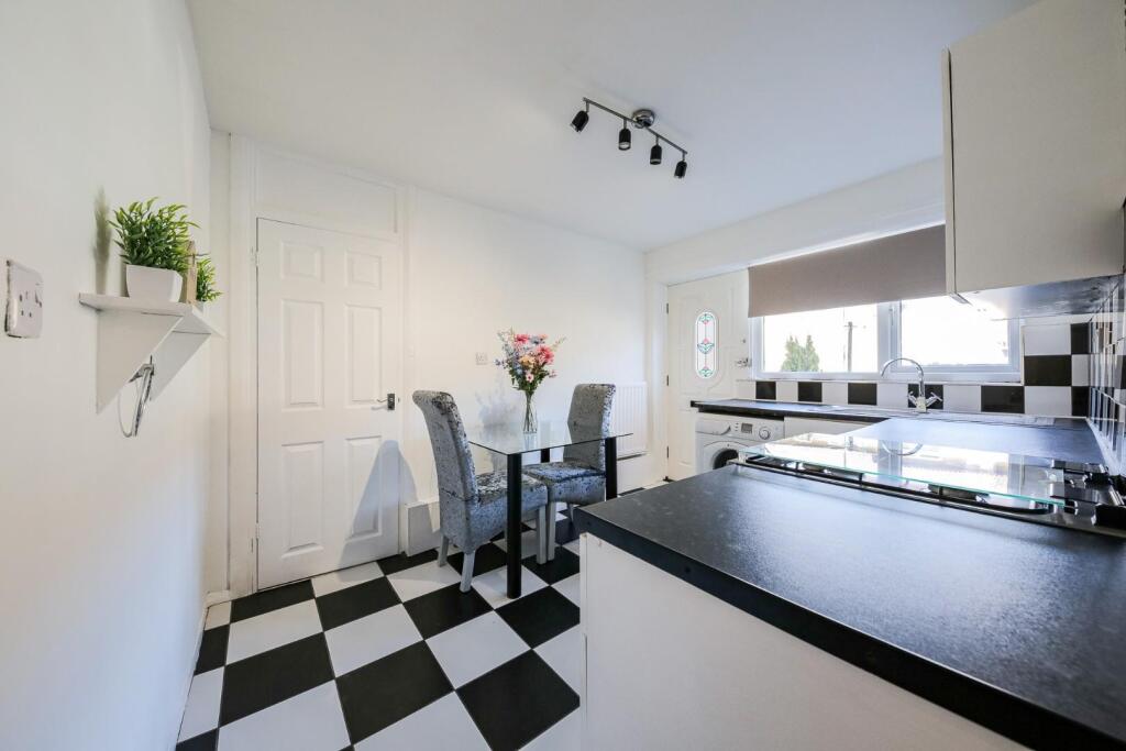 Kitchen / dining area