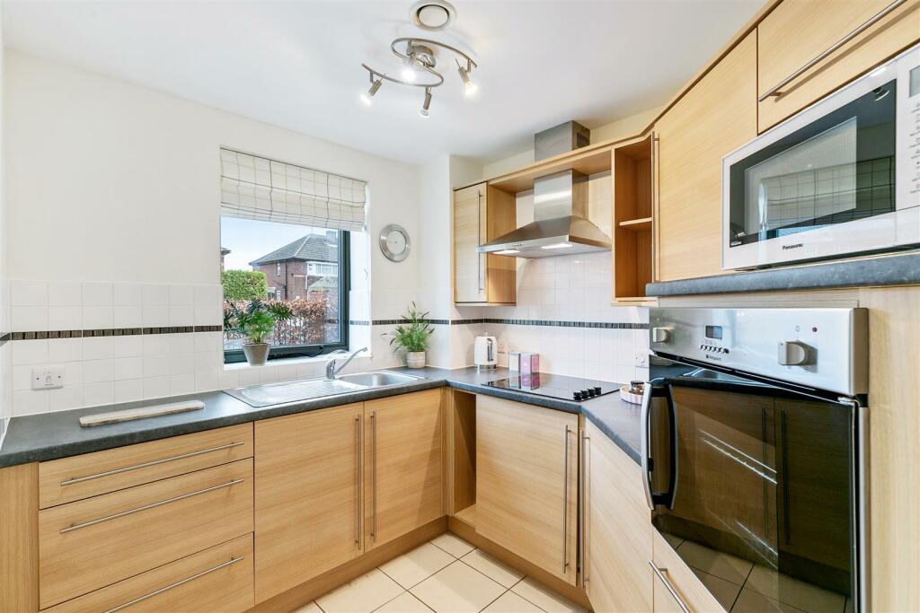 01-27f6CT_MCS_Flat 11 Jenner Court_01.jpg