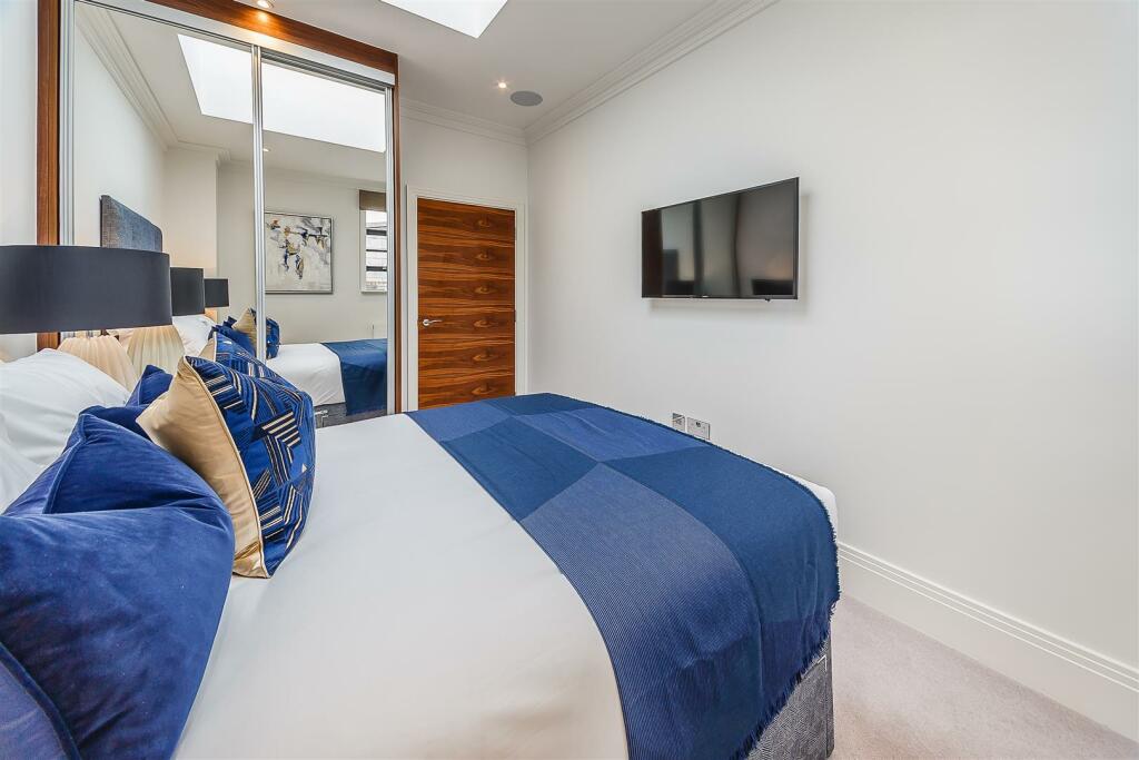 8317621-interior04.jpg