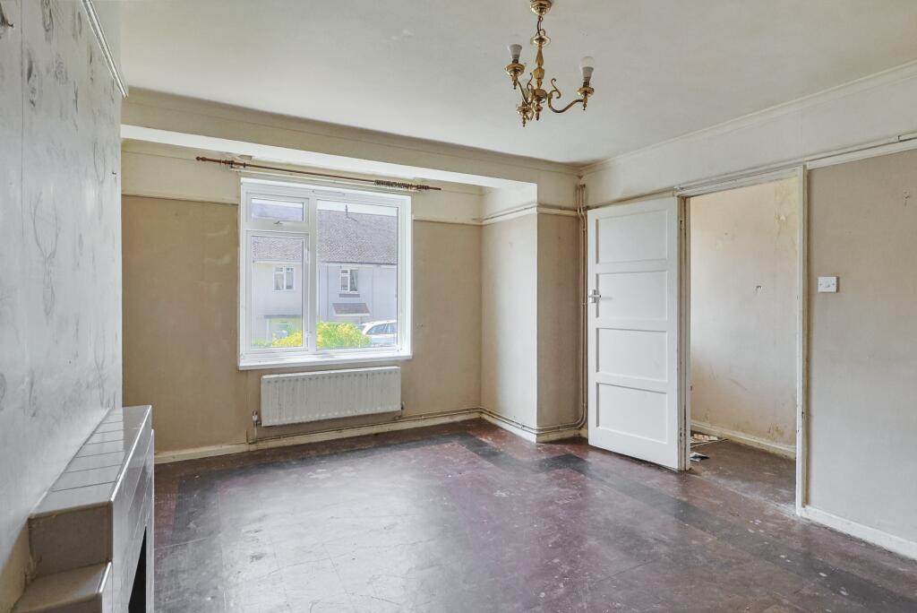 6 Boleyn Crescent, Weymouth, DT4 9JX