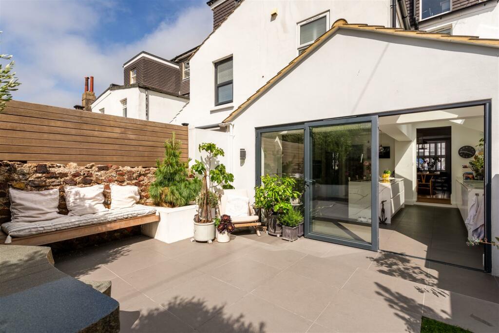 Connaught Terrace-20.jpg