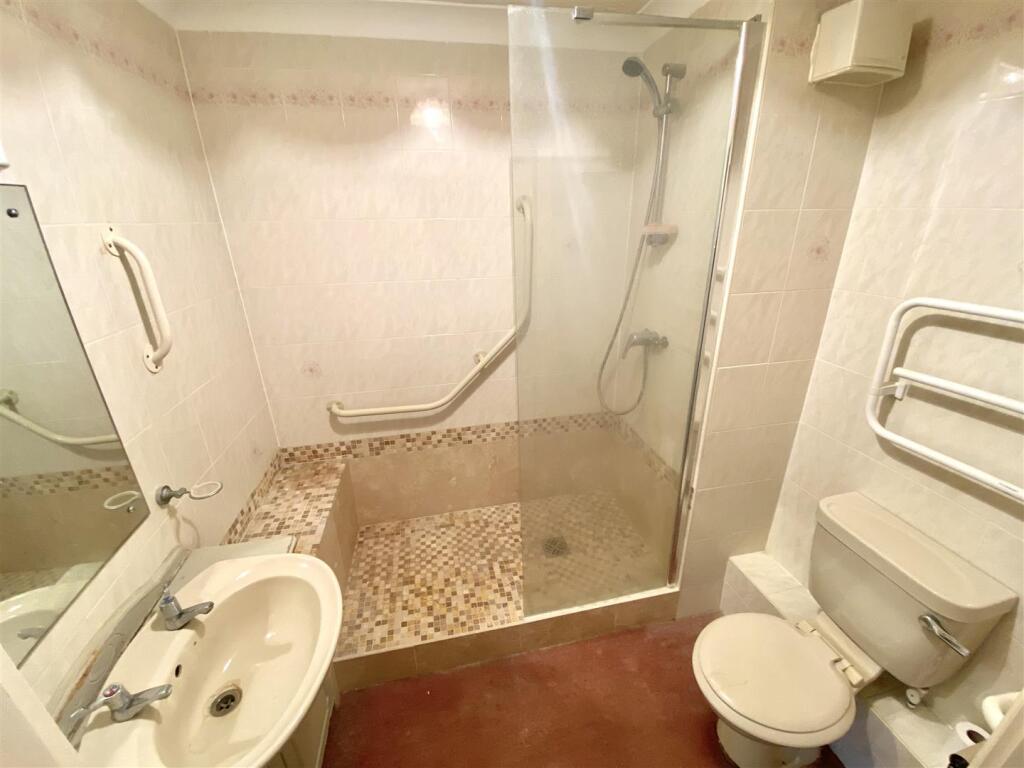 Shower room.jpg