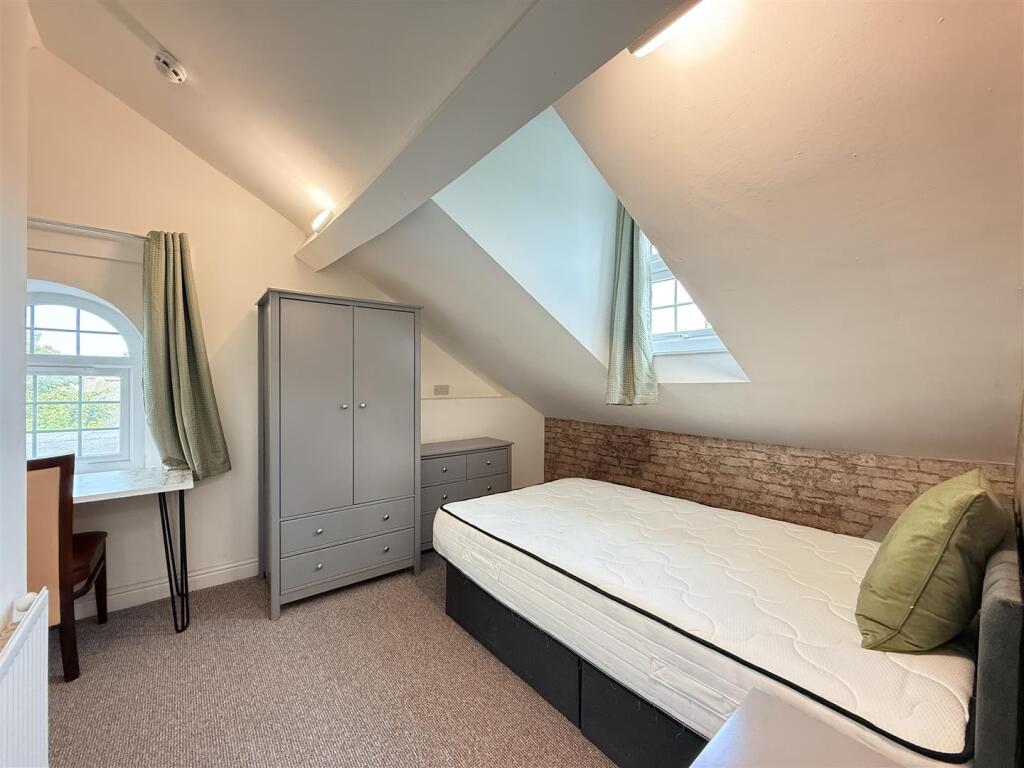 Bedroom 5.JPG