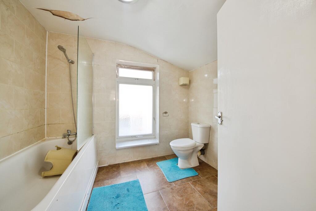 69 Town Road London, N9 0SJ