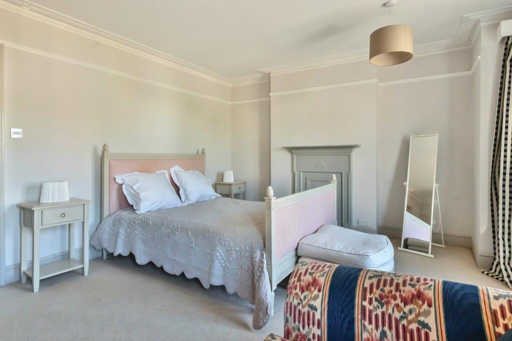 1290845-6-68249b5...