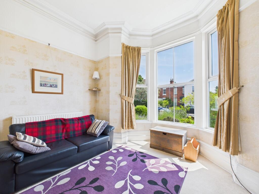 CAM02386G0-PR0133-STILL008