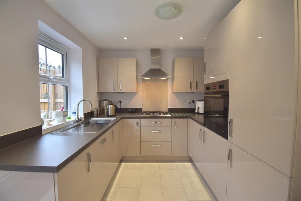 Fitted Dining/Kitche