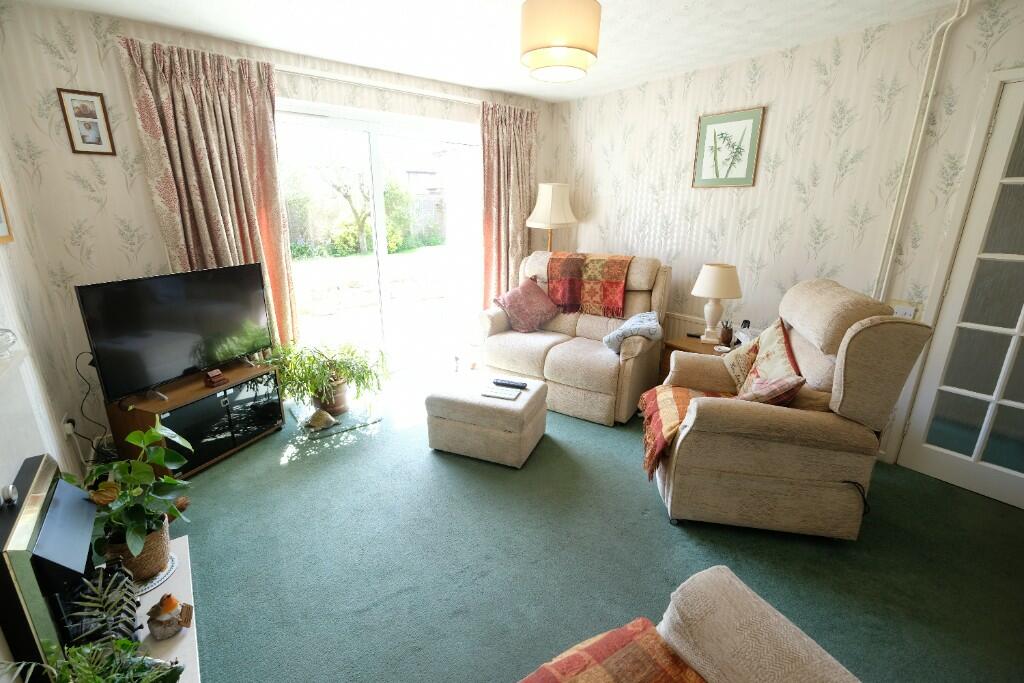 SITTING/DINING ROOM