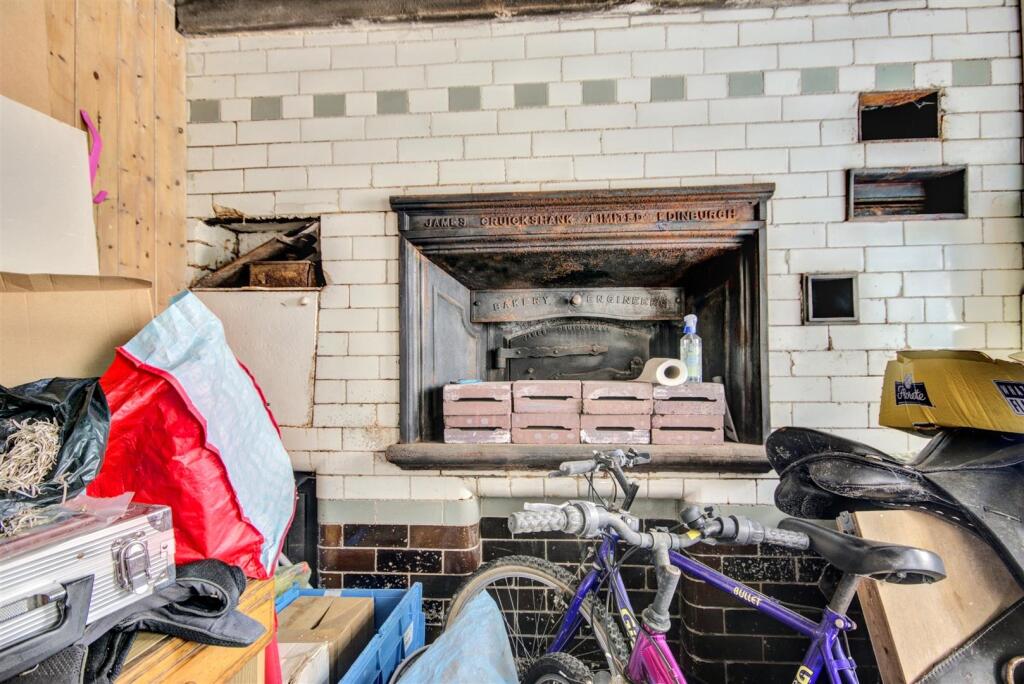 BAKERS OVEN