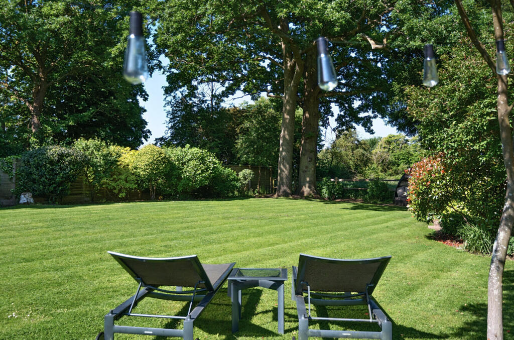 1298676-9-683039b...