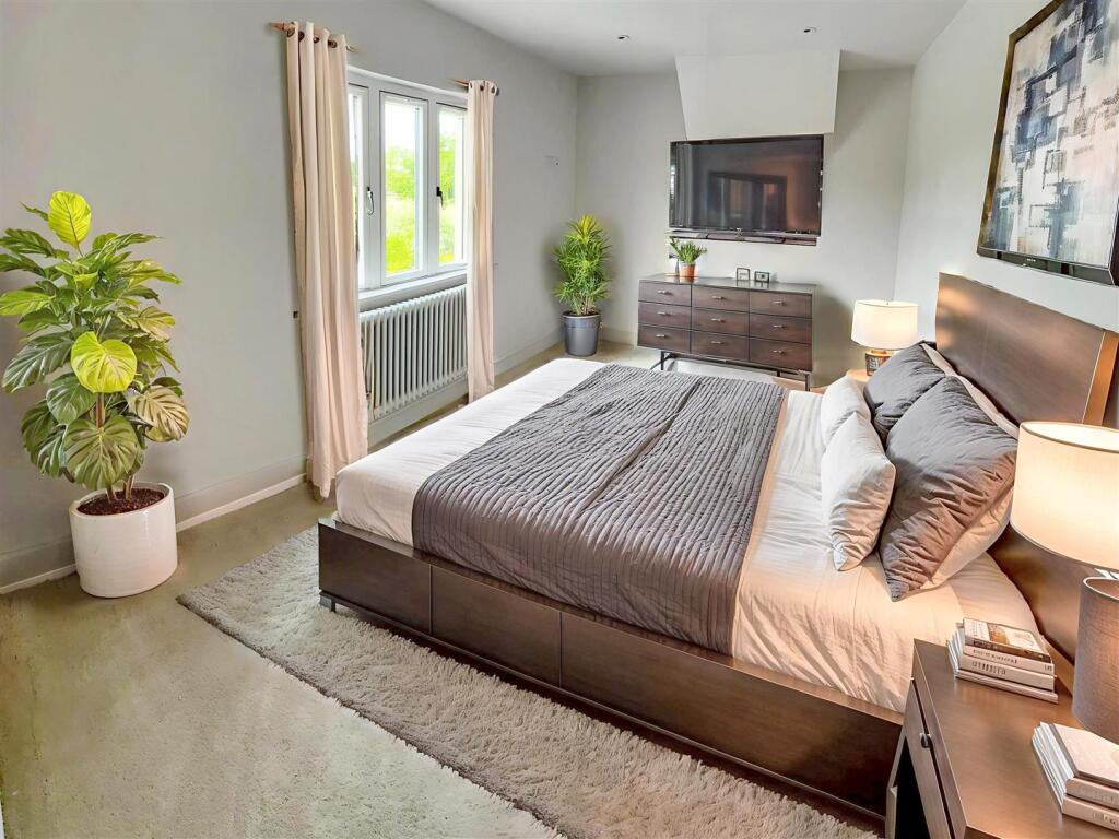 Bed 4 rear right.jpg