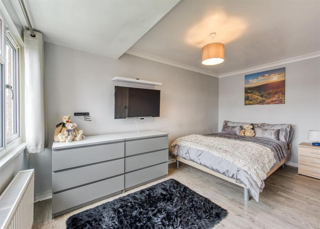 8 Barrington Close-04.jpg