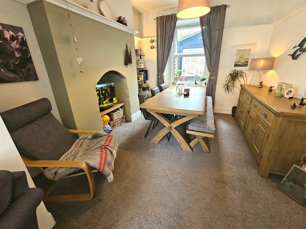 Dining Room.jpg