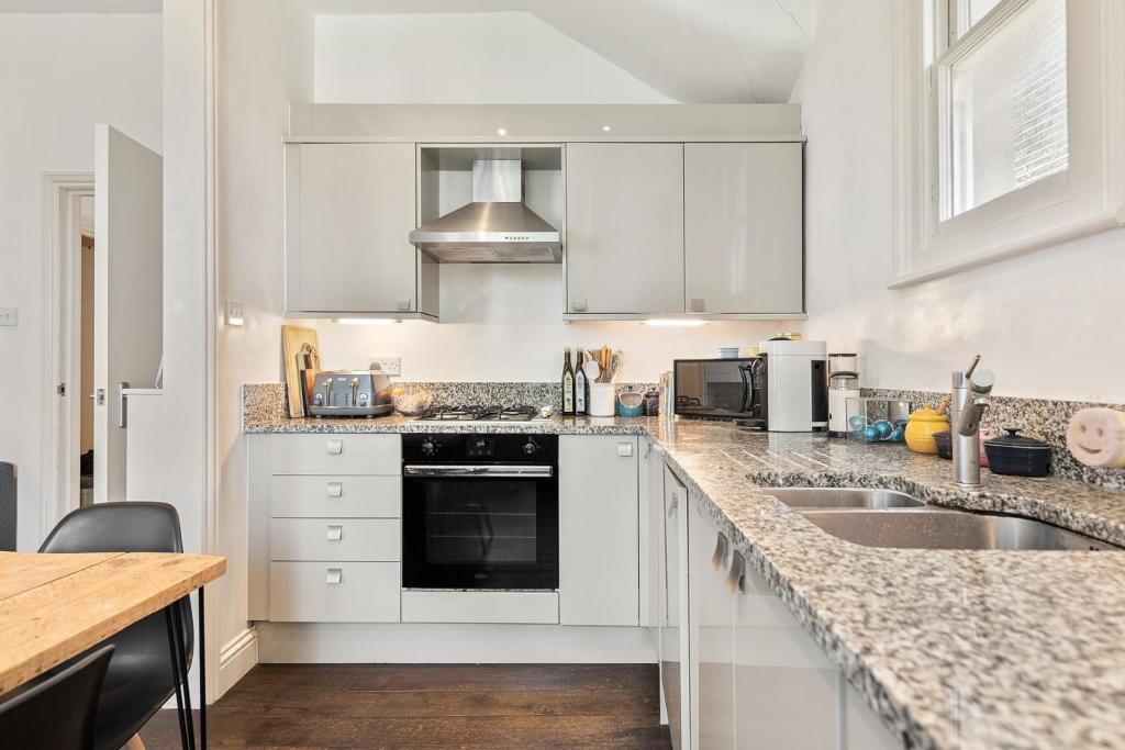 Kitchen (1).jpg