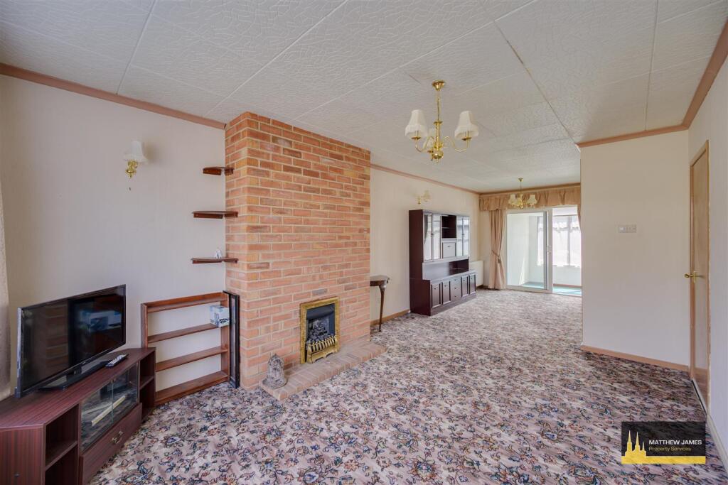 Lounge / Dining Room