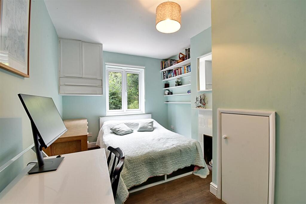 Bedroom 4_1.jpg