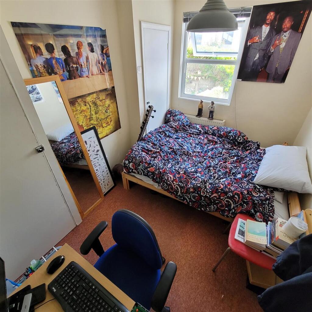 Bedroom 4.jpg