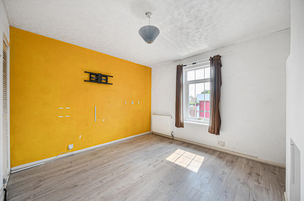 1335129-7-689a3e6...