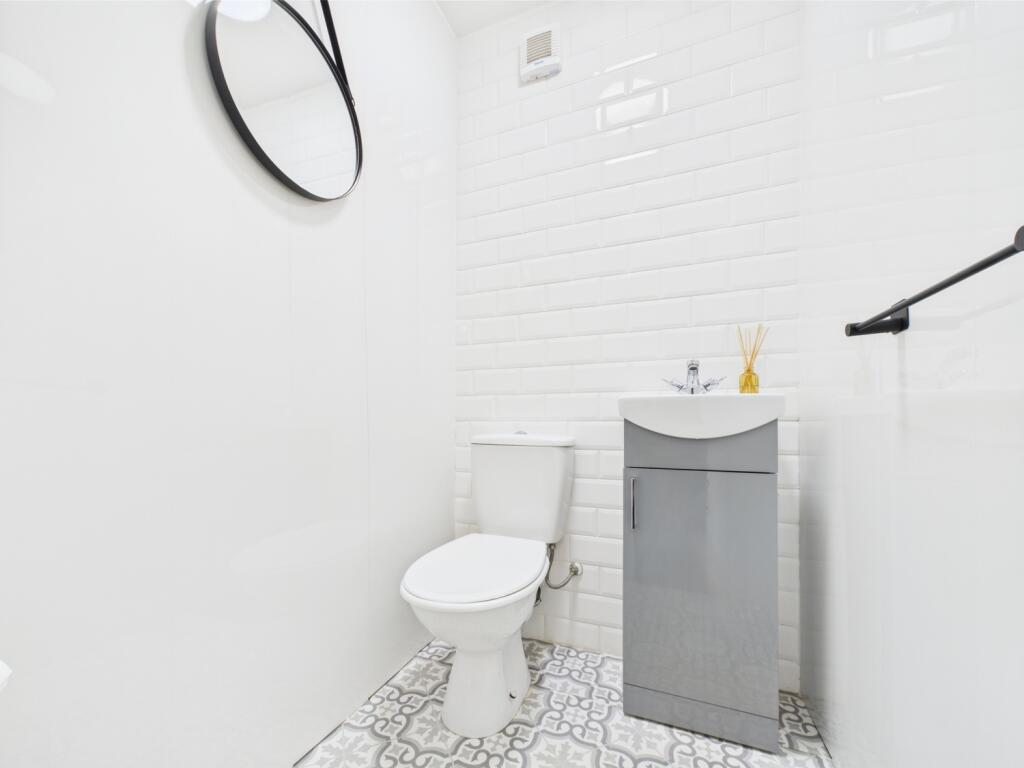 CAM02195G0-PR0072-STILL023