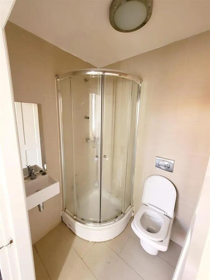 A neat and modern bathroom featuring a curved g...