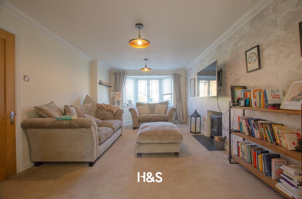 8 Pembridge New - lounge.jpg