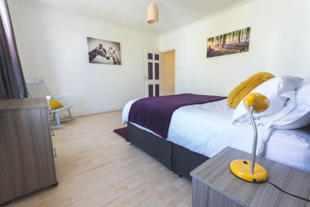 Purple Room £825pcm